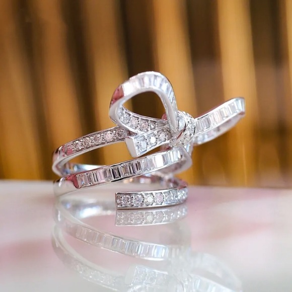 - - 14k White Gold Vermiel & Moissante Baguette’s Bow Ring Size 9 - Picture 5 of 5